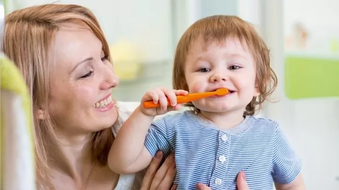 Самоизоляция с детьми - отличное время научить их чистить зубы